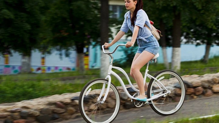 Picture of the Woman on Bike